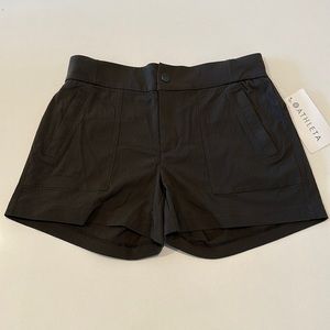 Athleta Trekkie short NWT